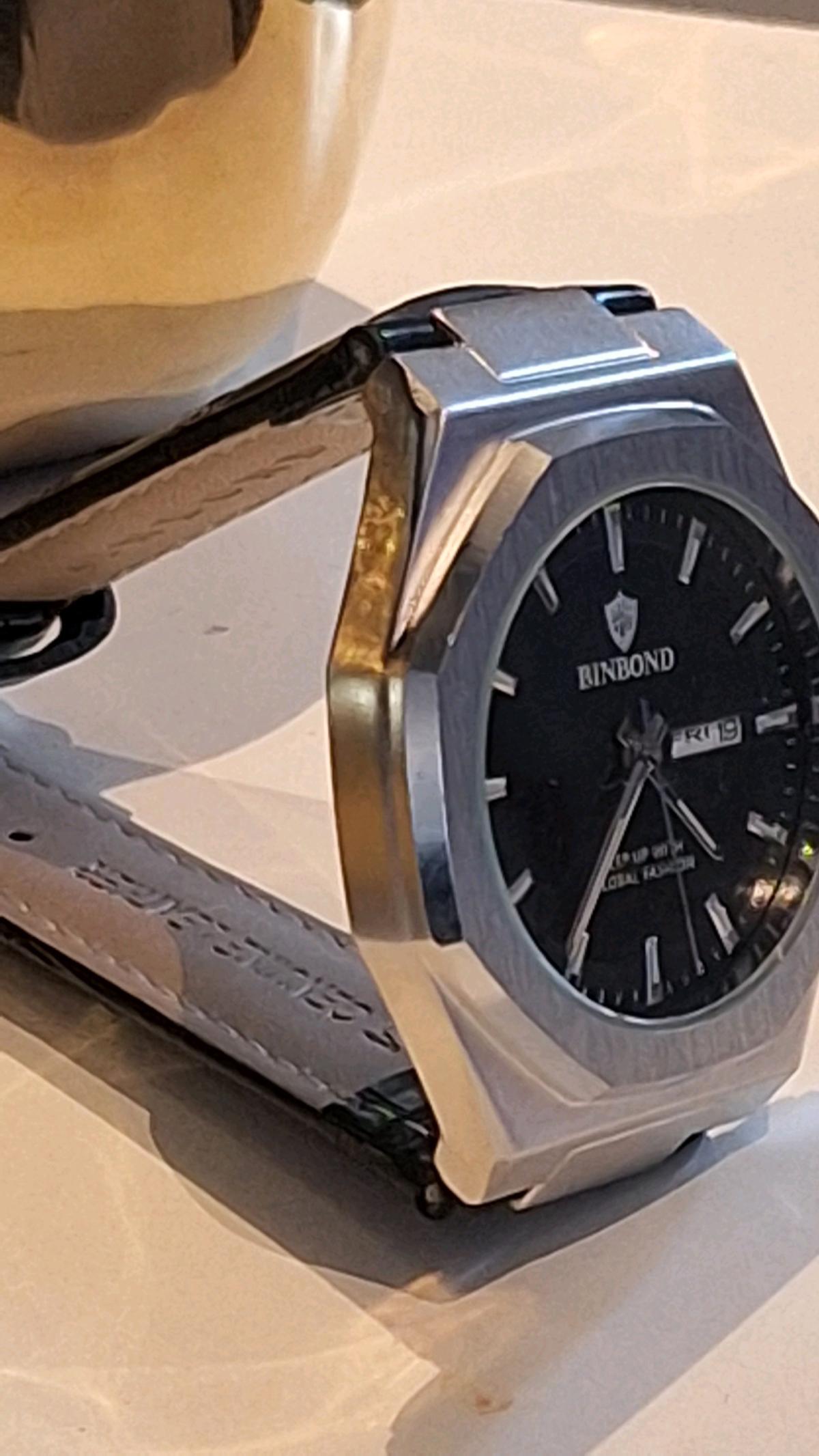 reloj de moda En Redwood City Pacific av