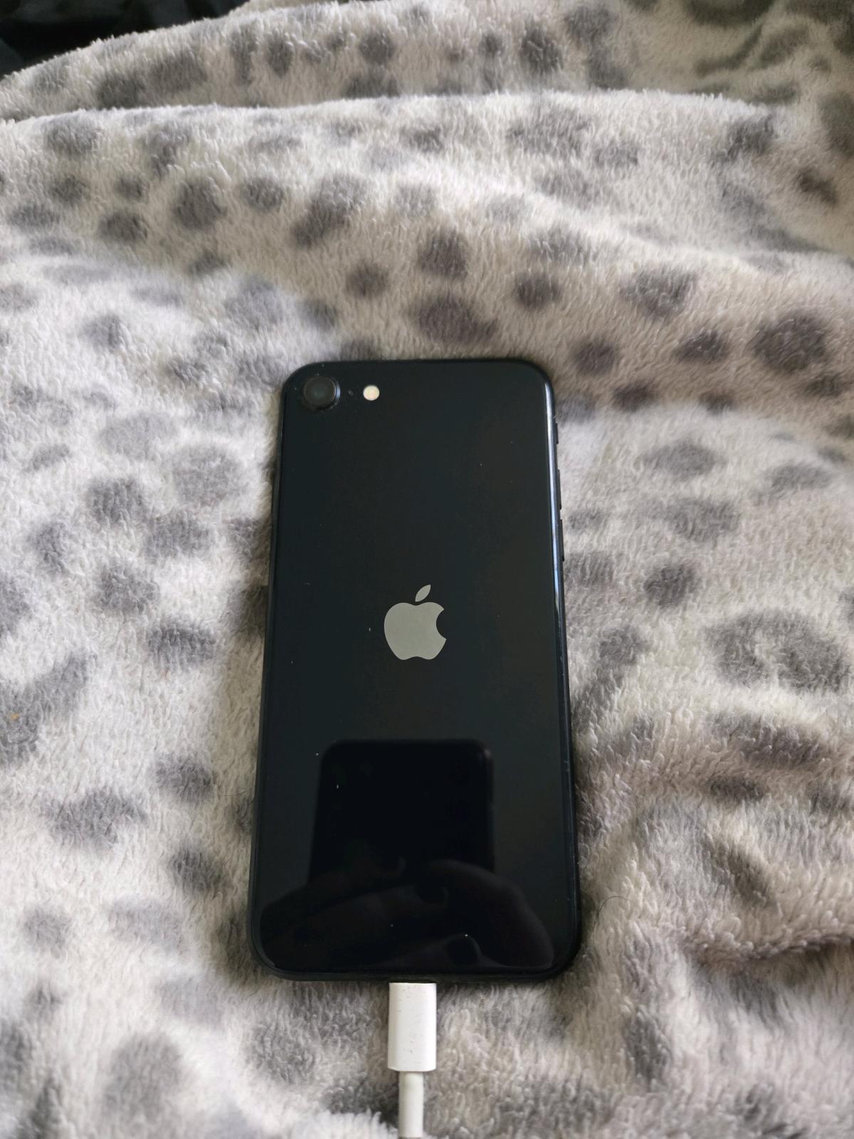 Apple iPhone SE 2022 3rd Gen A2595 64GB Midnight Black Unloc - Albuquerque, New Mexico - FleaMarketBay
