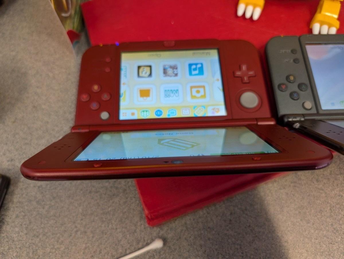 Nintendo 3DS Handheld ConsoleFlame Red Tested - Addy, Washington - FleaMarketBay