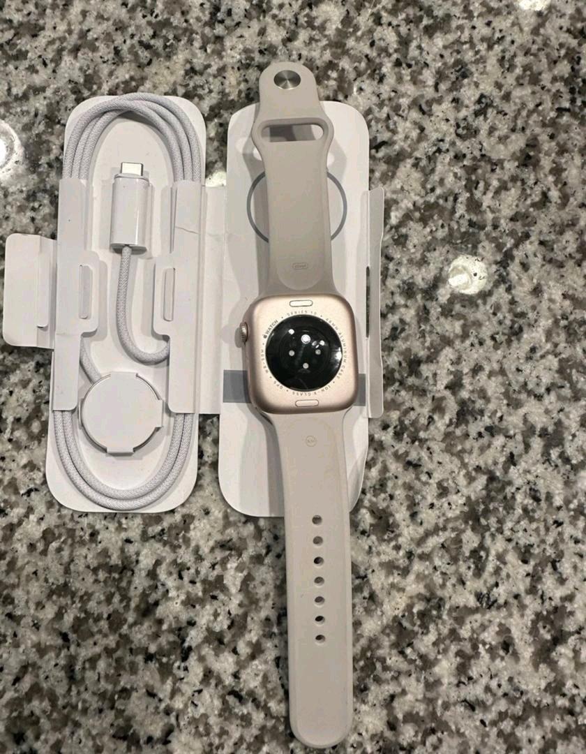 Apple watch series 10 - Sacramento, California - FleaMarketBay