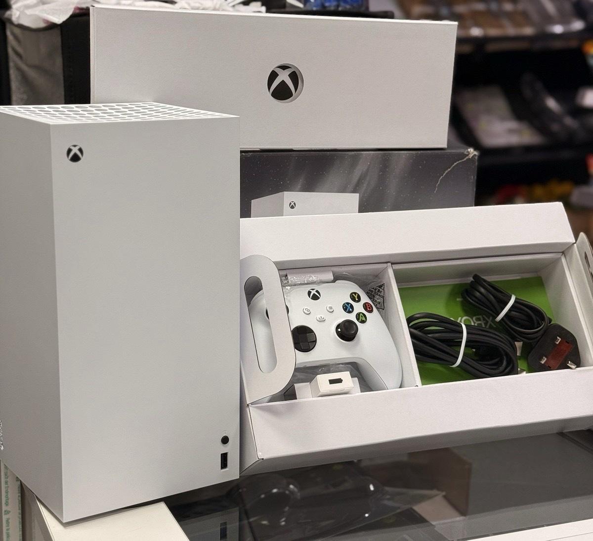 Microsoft Xbox Series X 1TB SSD Home Console 2 Games 2 Contr - Coupeville, Washington - FleaMarketBay