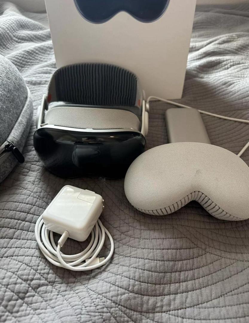 Apple Vision Pro 256gb - Aguanga, California - FleaMarketBay