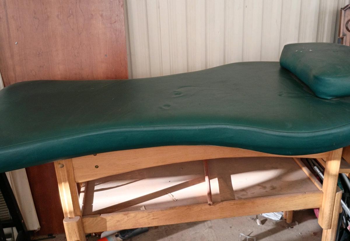 massage table