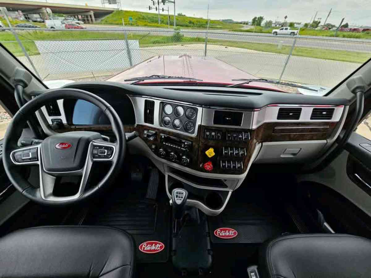 2025 PETERBILT 589
