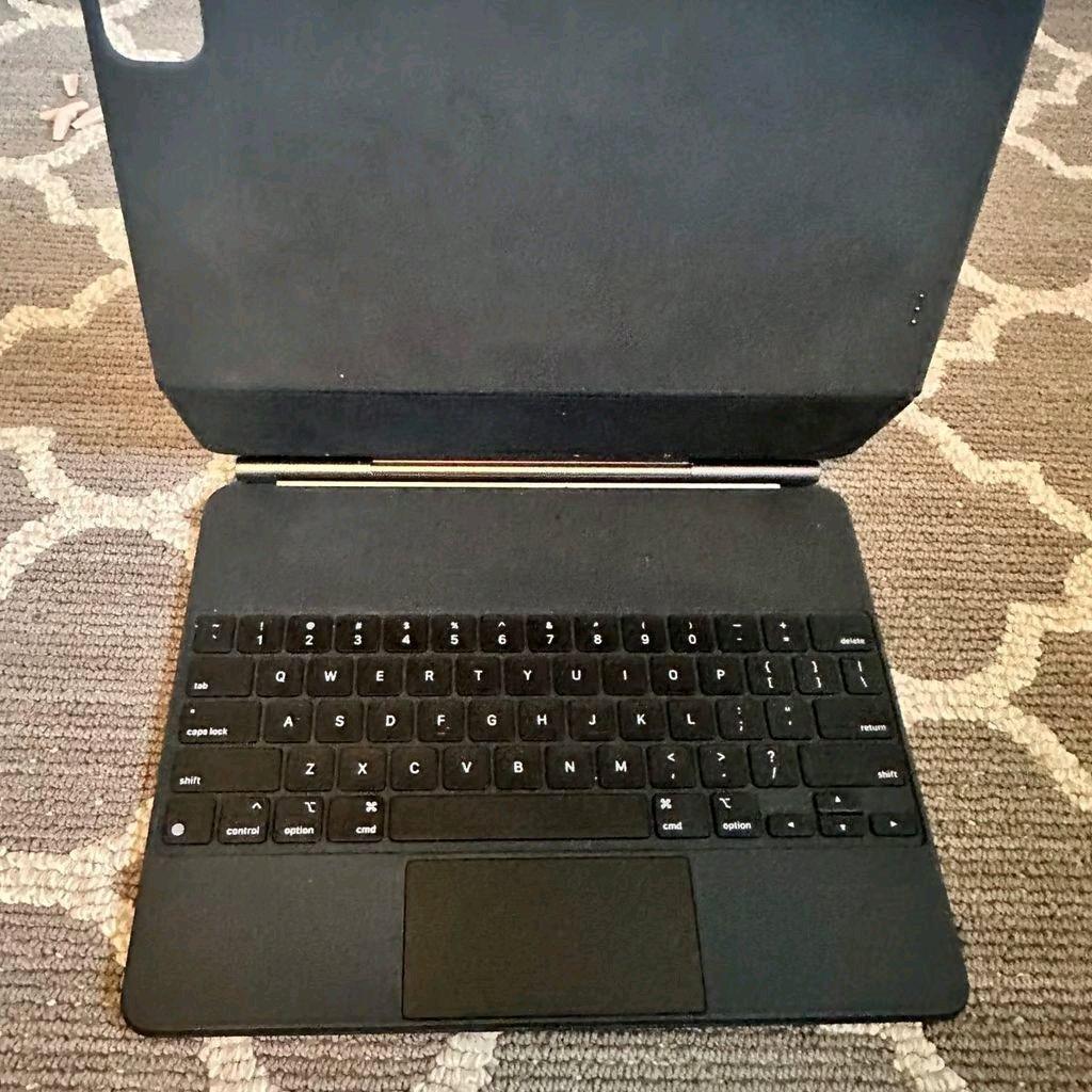 Apple iPad pro 5th generation unlocked - Adams, Kentucky - FleaMarketBay