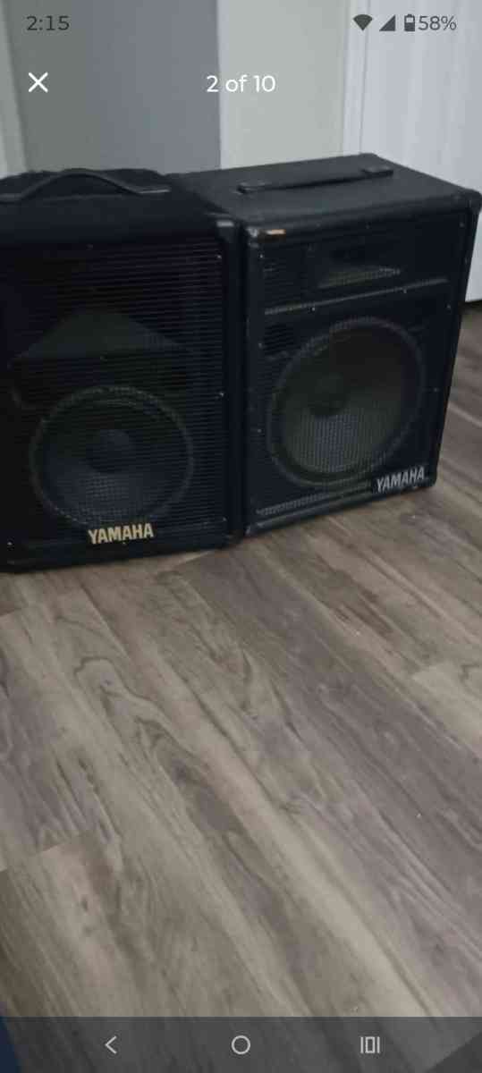 Pair of Yamaha speakers 12 inch