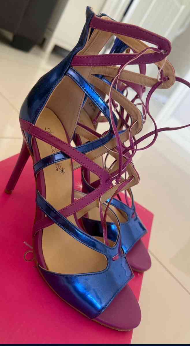 ShoeDazzle Metallic Blue  Fuchsia Strappy Heels Size 65  Wor
