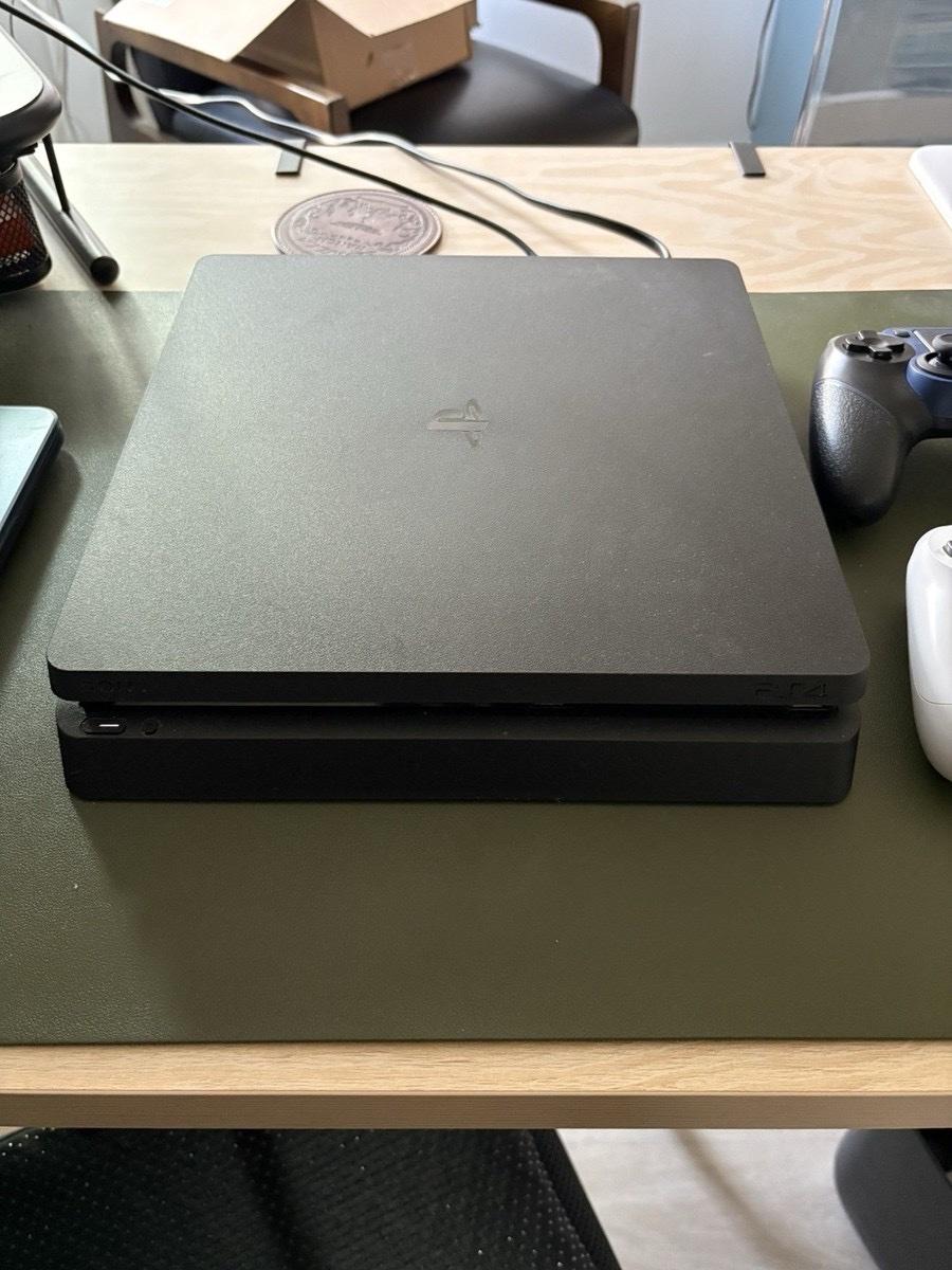 Sony Playstation 4 500GB Black Console PS4 W 2 Controllers - Adams, New York - FleaMarketBay