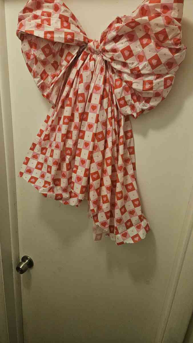 giant bows valentines themed