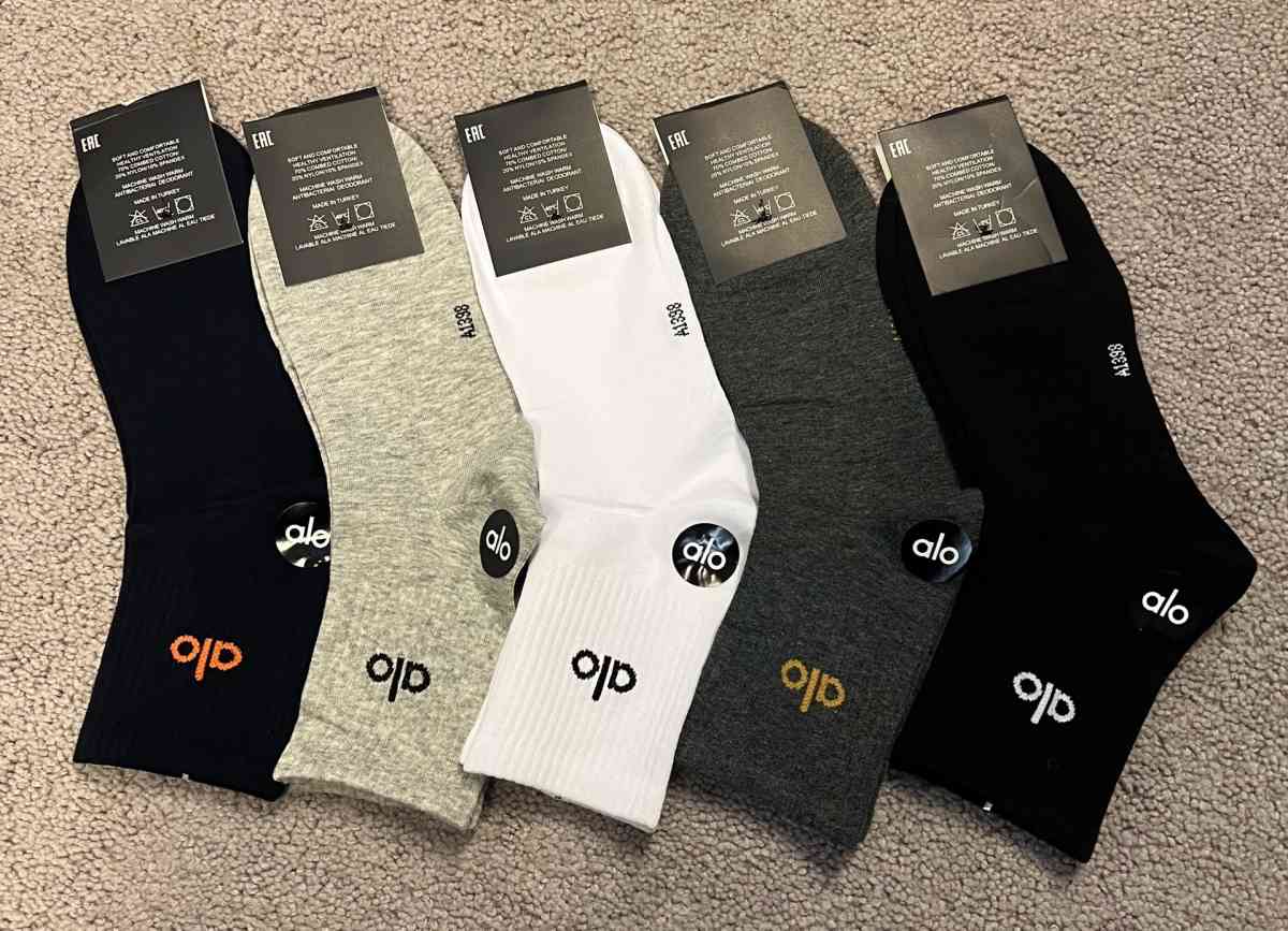 ALO Yoga Half Crew Socks unisex Medium