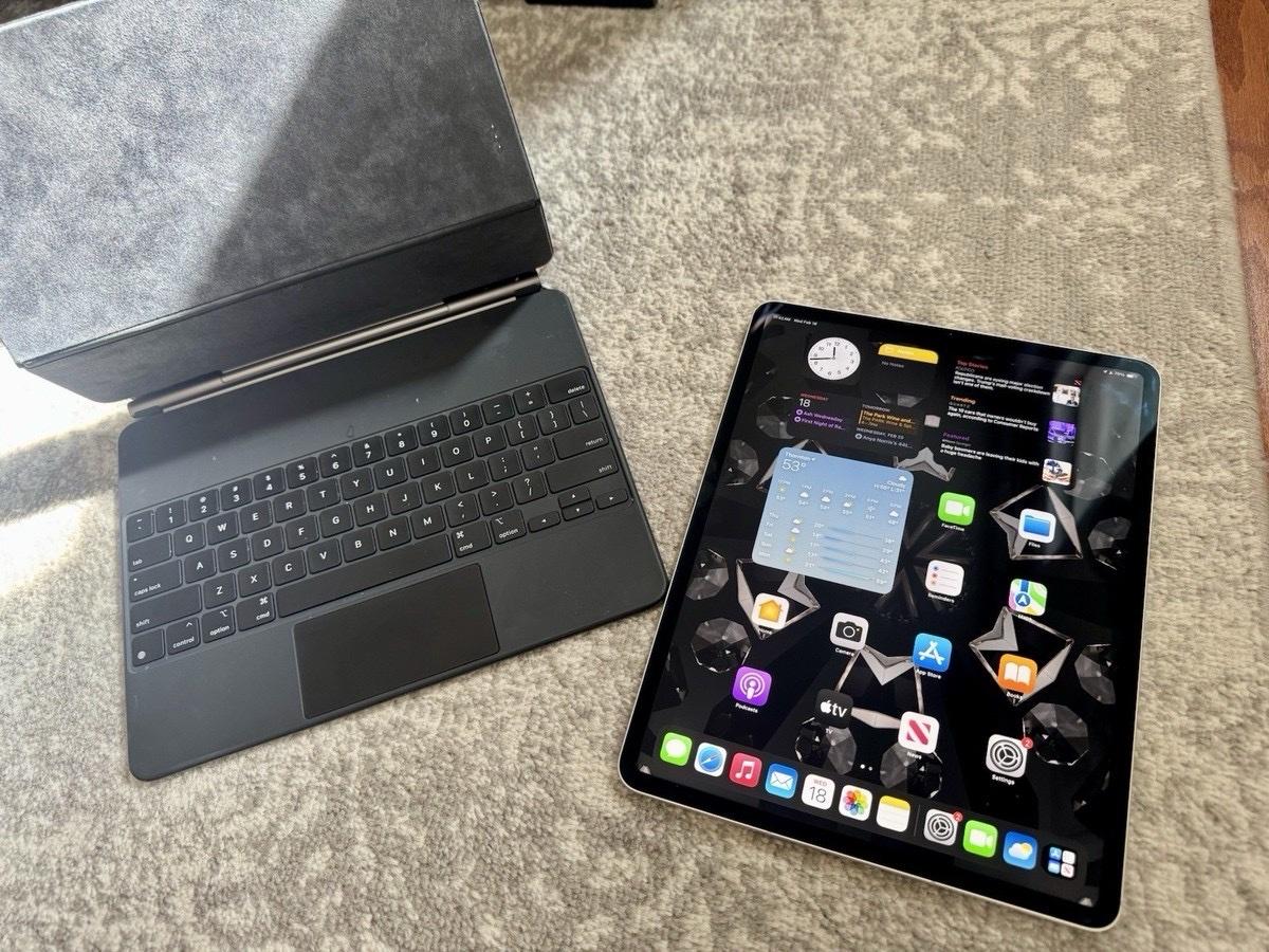 iPad Pro 129 6th Gen M2 512GB WiFiCellular w Magic Keyboard - Adams, New York