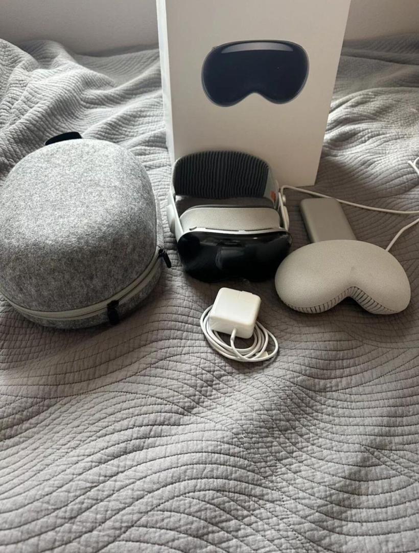 Apple Vision Pro 256gb - Aguanga, California - FleaMarketBay