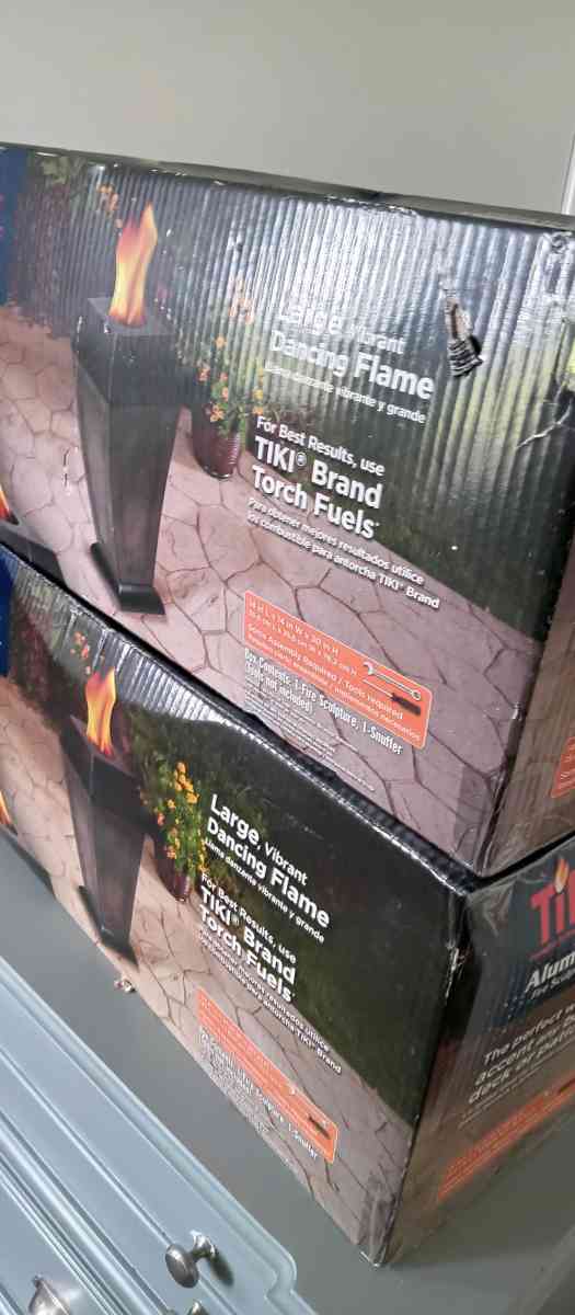 Pair of tiki torches dancing flame new