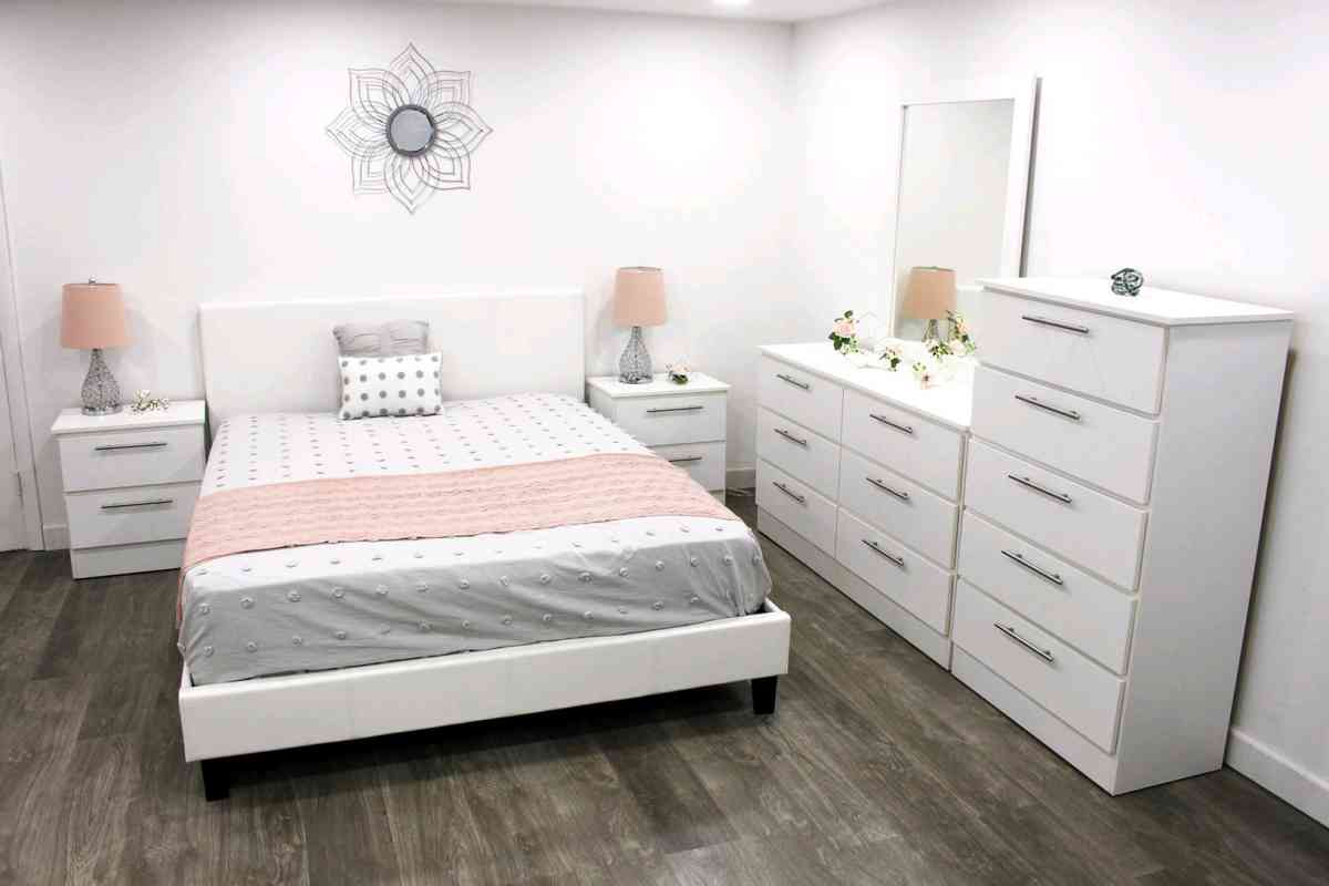 Bedroom Ser Brand New - Miami, Florida - FleaMarketBay