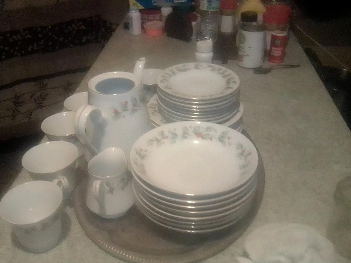 China Pearl Fine China Noel