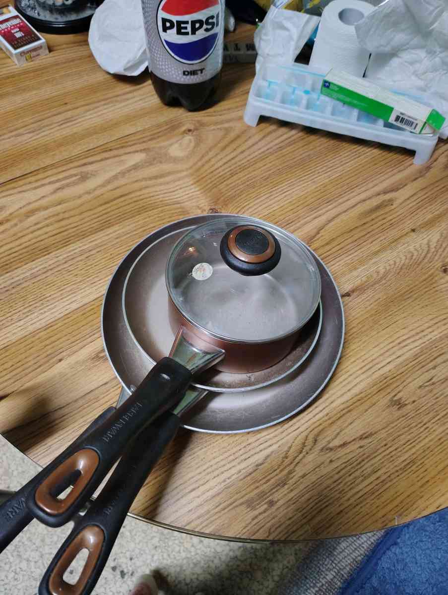 Faberware skillets 5 and 1pot with lid