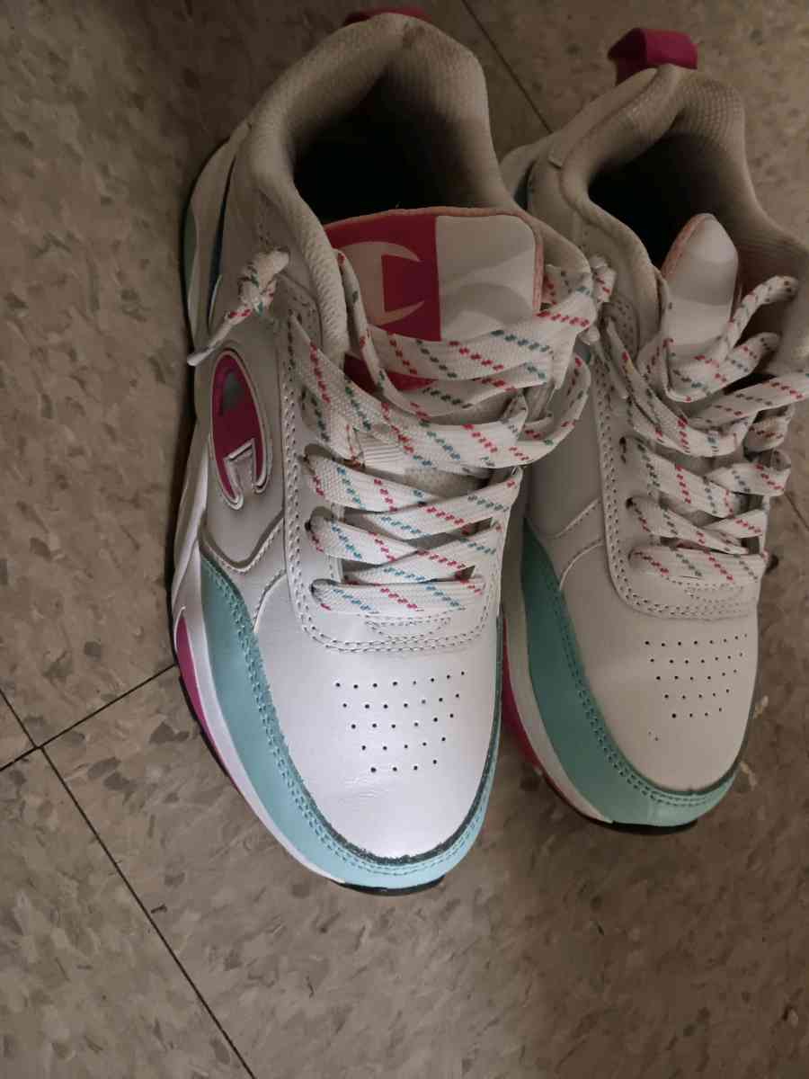 kids size 5 shoes used like new