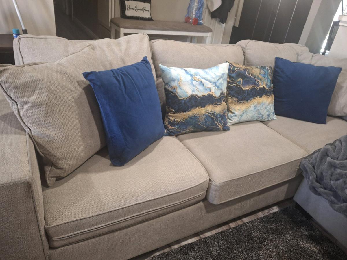 Grey couch for sale - Colton, California - FleaMarketBay