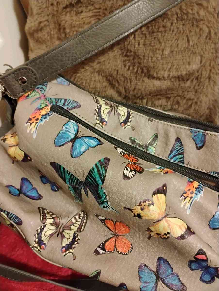 butterfly themed purse with many pockets - Auburn, Washington - FleaMarketBay
