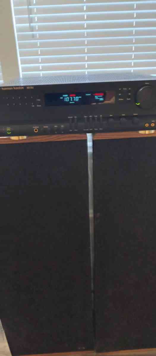 Harman kardon avr20 ll receiver no remote 2 floor speakers