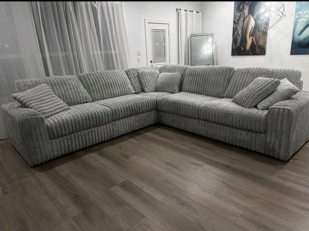 Sectional Couch - Covington, Louisiana - FleaMarketBay