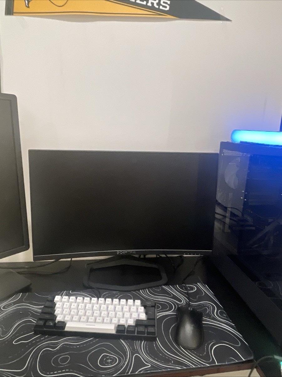 Full PC setup PC monitor keyboard mouse mouse pad microphone - Atlanta, New York - FleaMarketBay