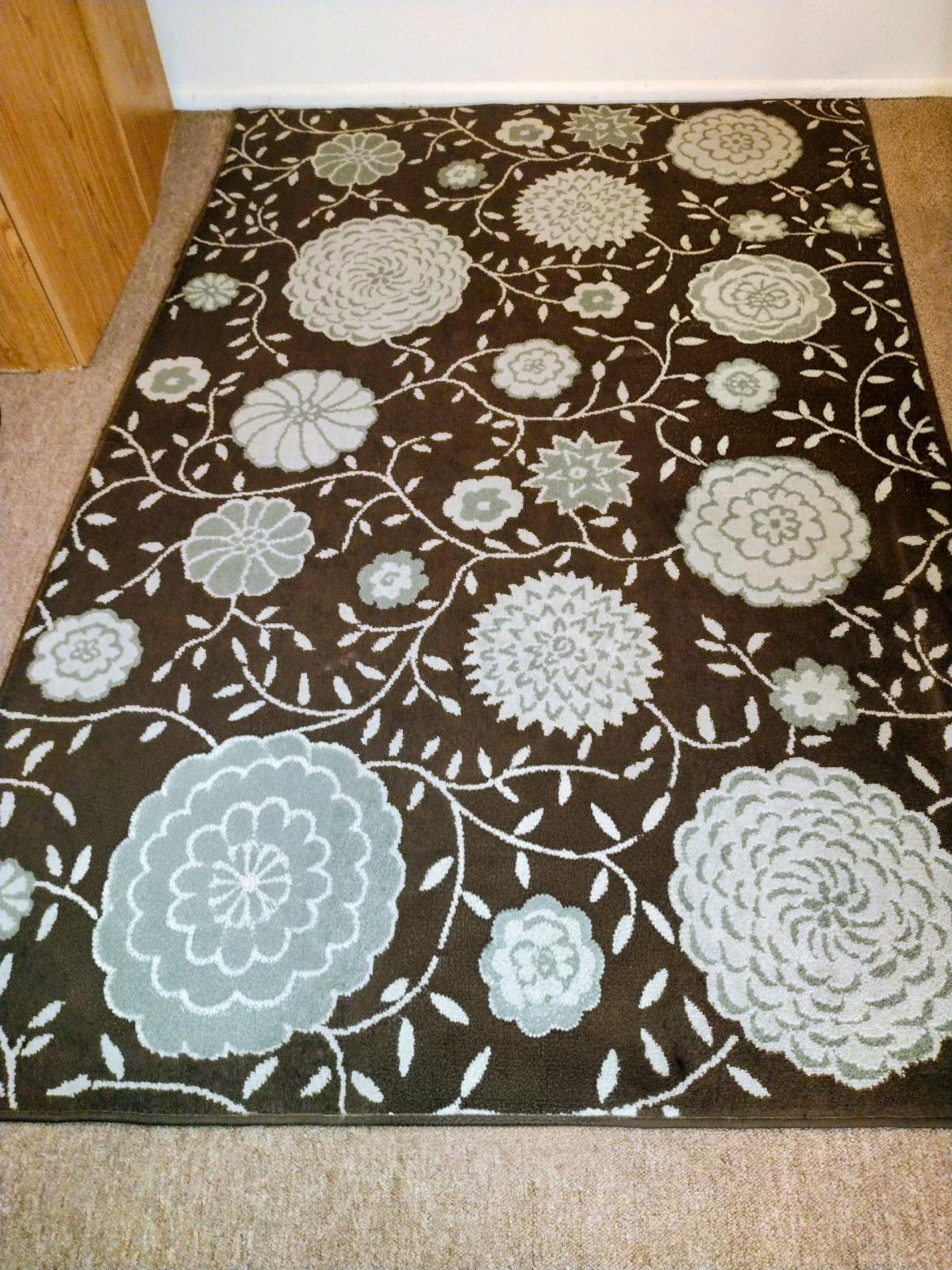 mums chocolate rug - Richton Park, Illinois