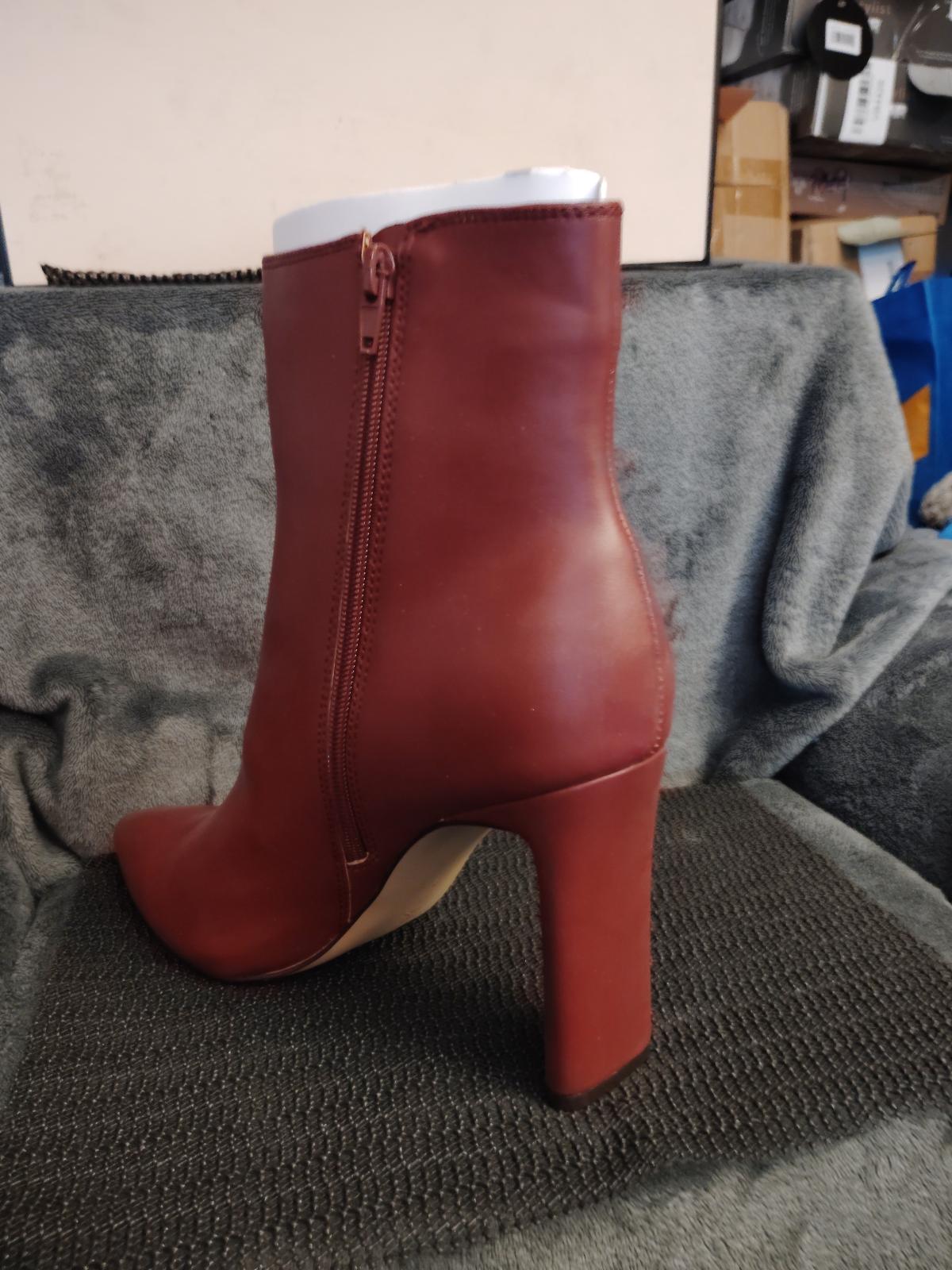 BCBGeneration Women's Kalia Fashion Boot, Burgundy,9.5