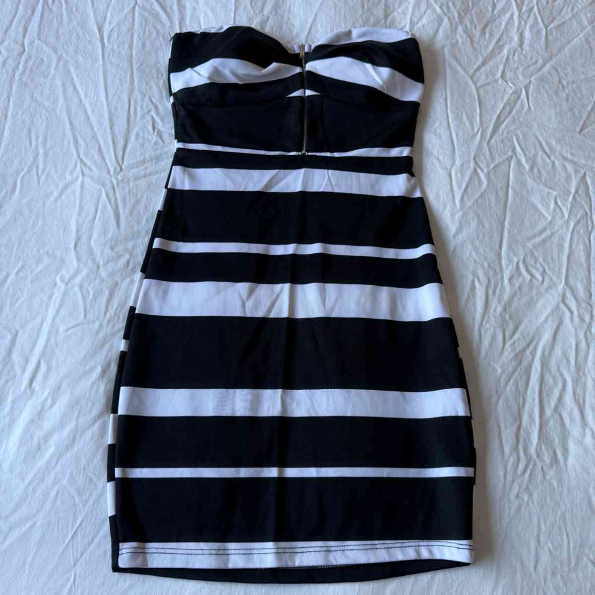 Strapless Black  White Stripe Bodycon Built In Padded Bra Mi