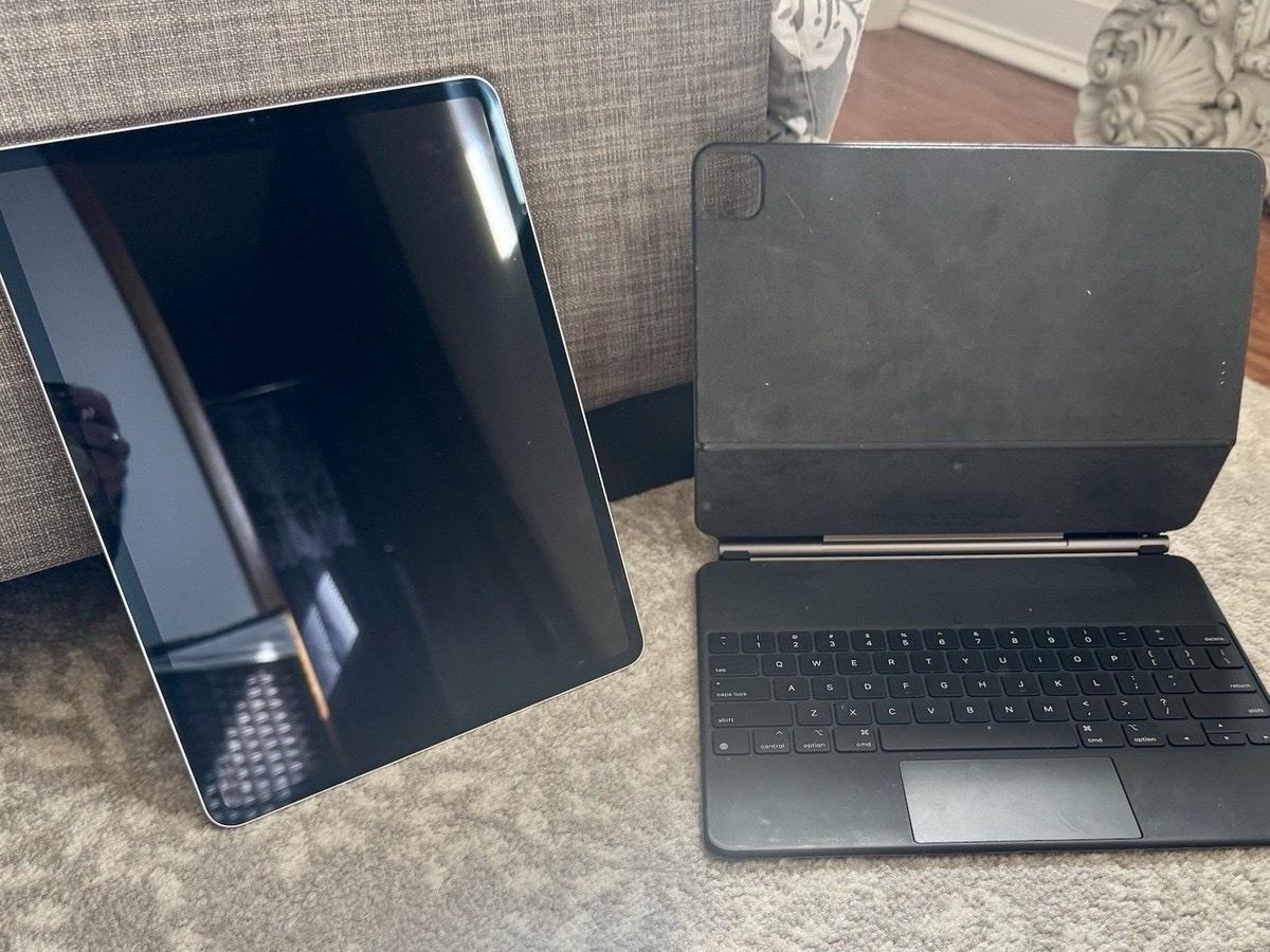 iPad Pro 129 6th Gen M2 512GB WiFiCellular w Magic Keyboard - Adams, New York - FleaMarketBay