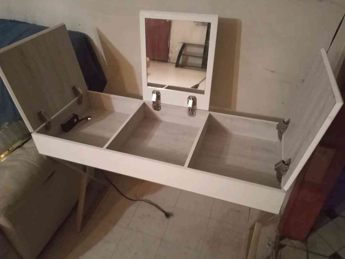 vanity table