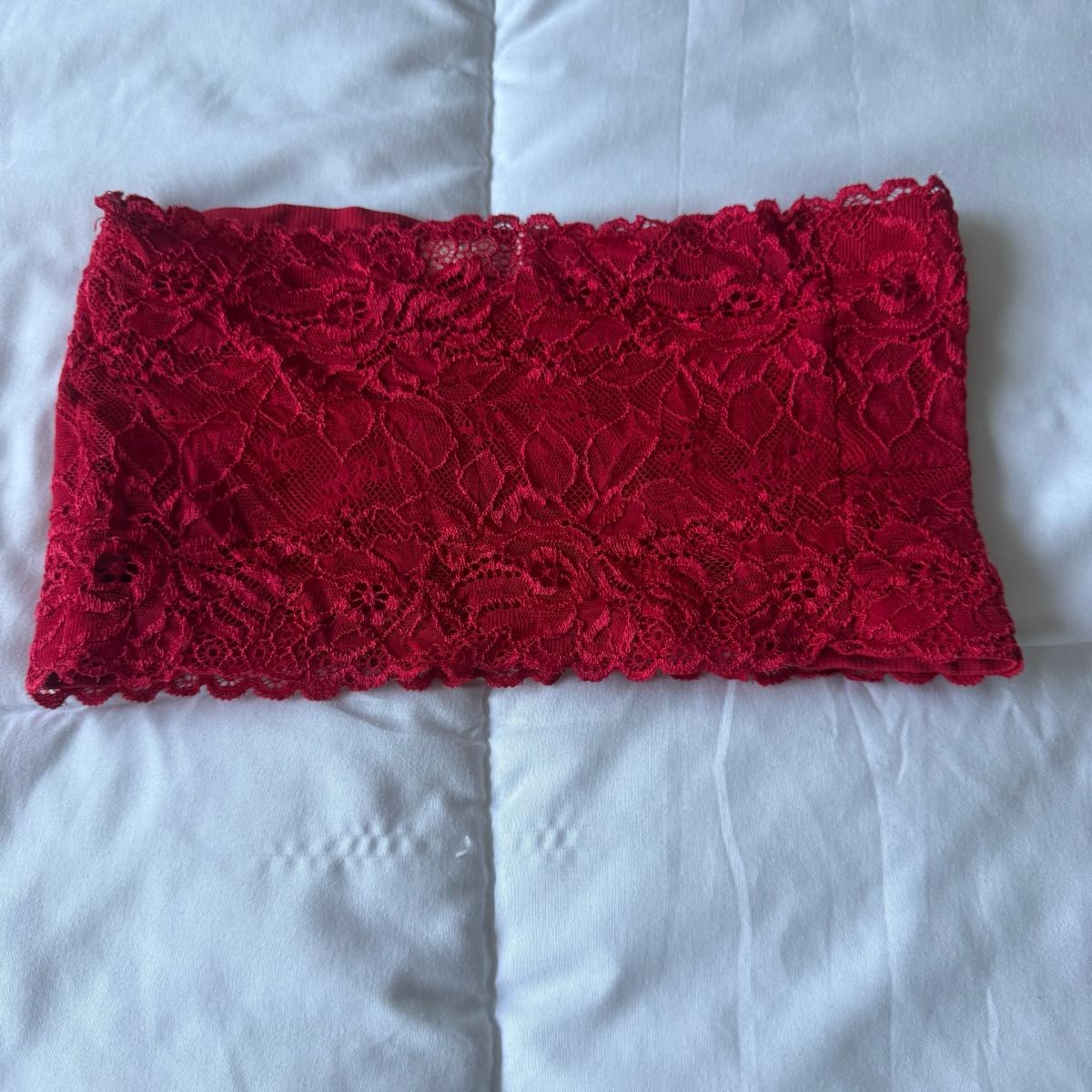 Scarlet Lace Bandeau Top  Elegant  EyeCatching Design S