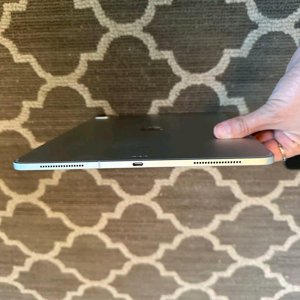 Apple iPad pro 5th generation unlocked - Adams, Kentucky - FleaMarketBay