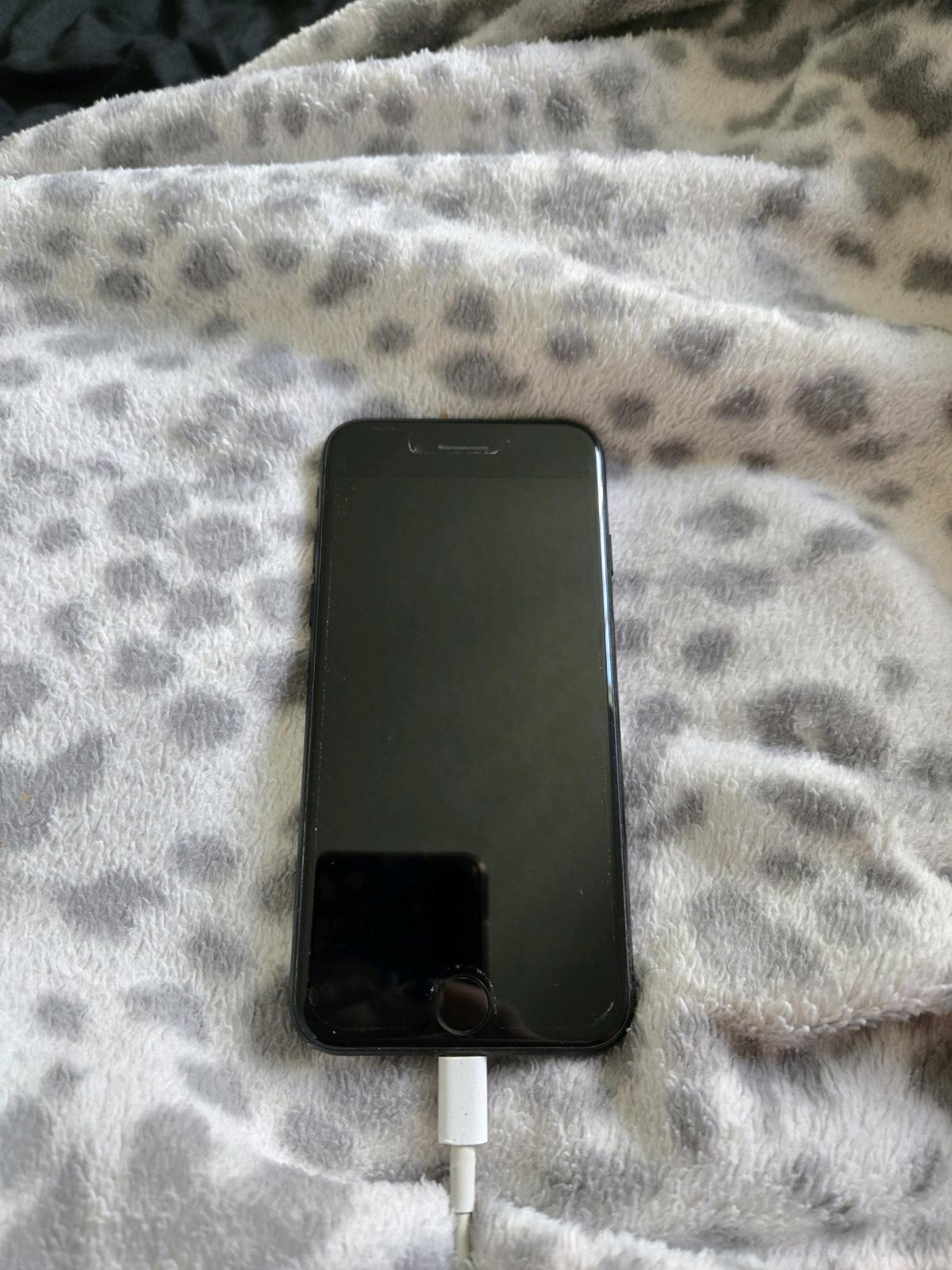 Apple iPhone SE 2022 3rd Gen A2595 64GB Midnight Black Unloc