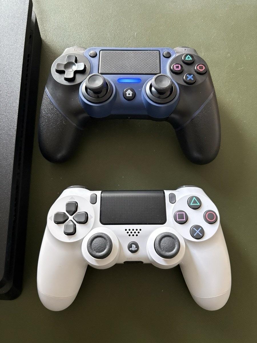 Sony Playstation 4 500GB Black Console PS4 W 2 Controllers - Adams, New York