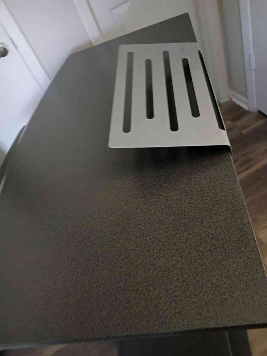 Computer desk 47inch width  27 inch high