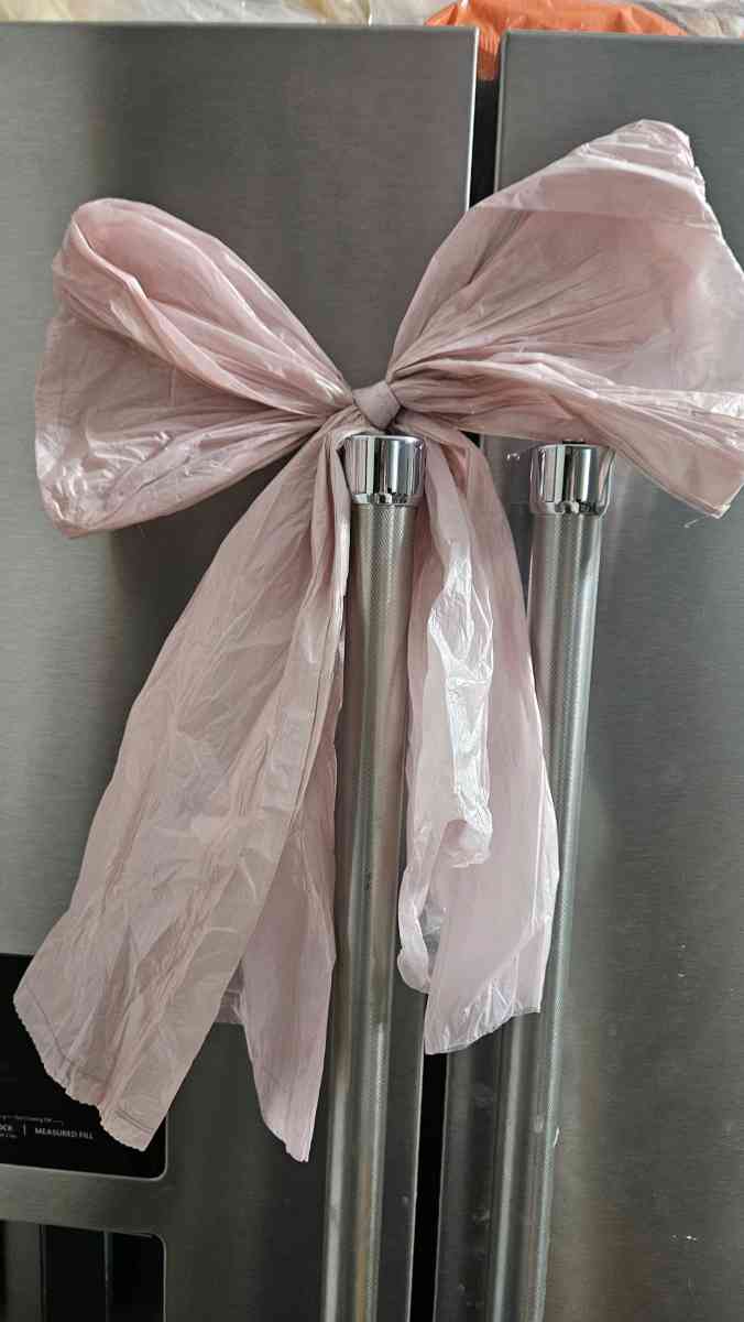 giant bows valentines themed