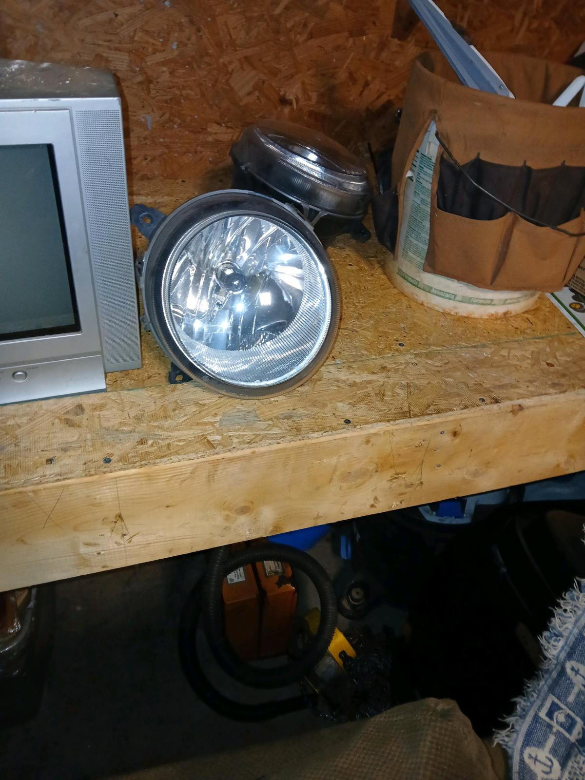 2017 JEEP PATRIOT 4x4 HEADLIGHTS