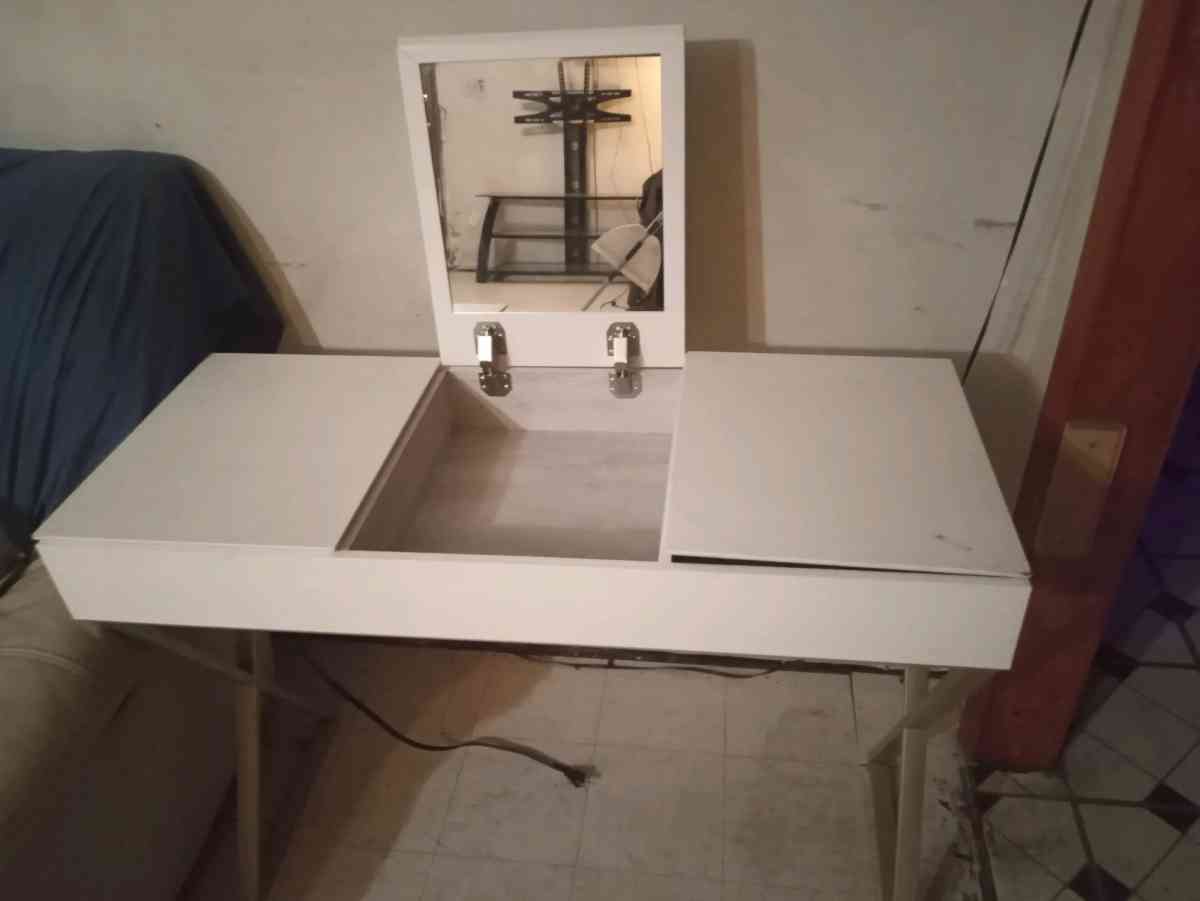 vanity table