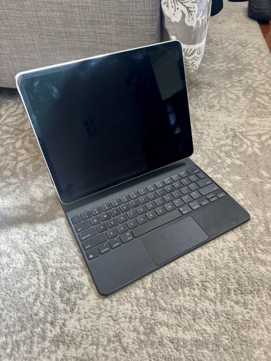 iPad Pro 129 6th Gen M2 512GB WiFiCellular w Magic Keyboard - Adams, New York - FleaMarketBay