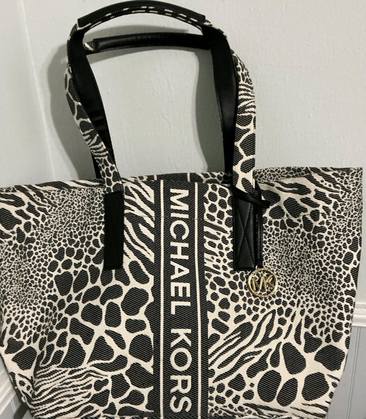 MICHAEL KORS HANDBAG - Alicia, Arkansas - FleaMarketBay