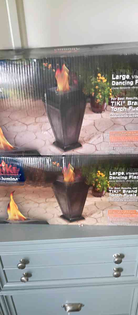 Pair of tiki torches dancing flame new