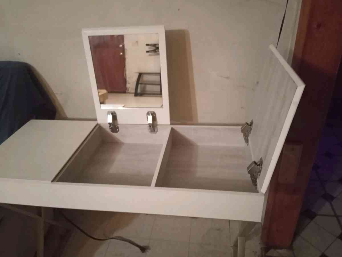 vanity table