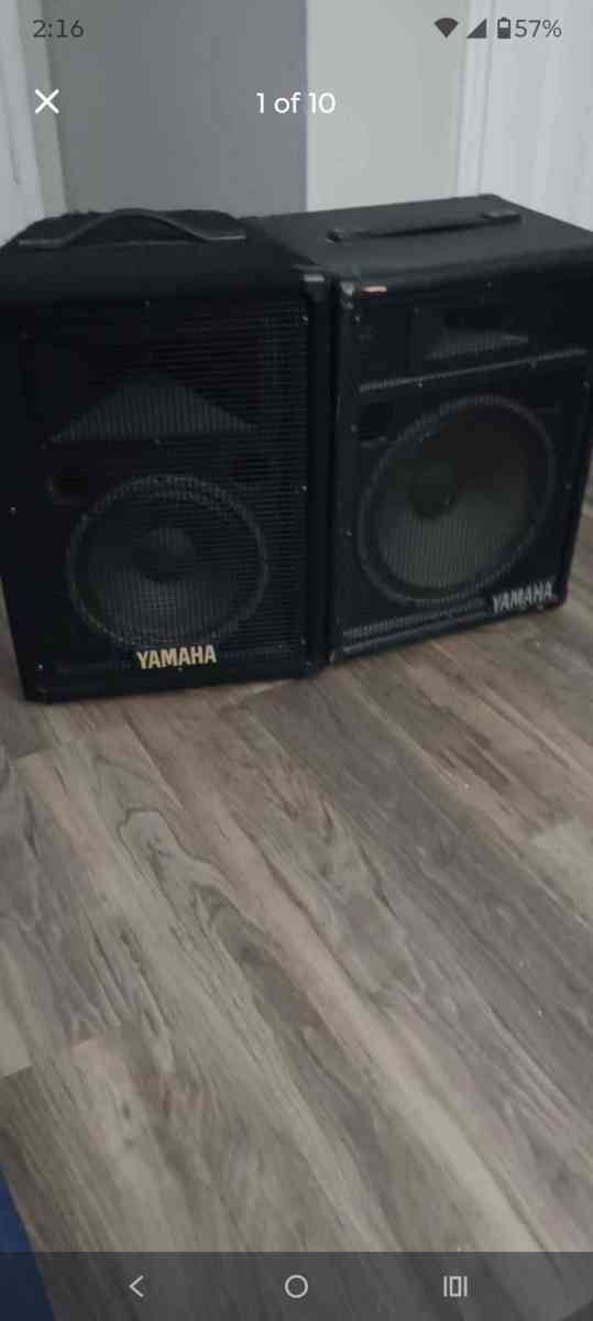 Pair of Yamaha speakers 12 inch