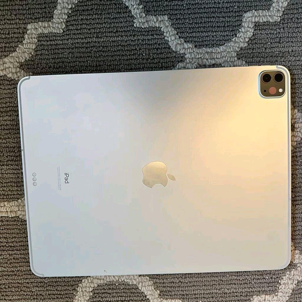 Apple iPad pro 5th generation unlocked - Adams, Kentucky - FleaMarketBay