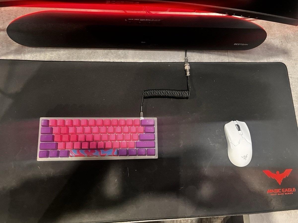 Full PC setup PC monitor keyboard mouse mouse pad microphone - Atlanta, New York - FleaMarketBay