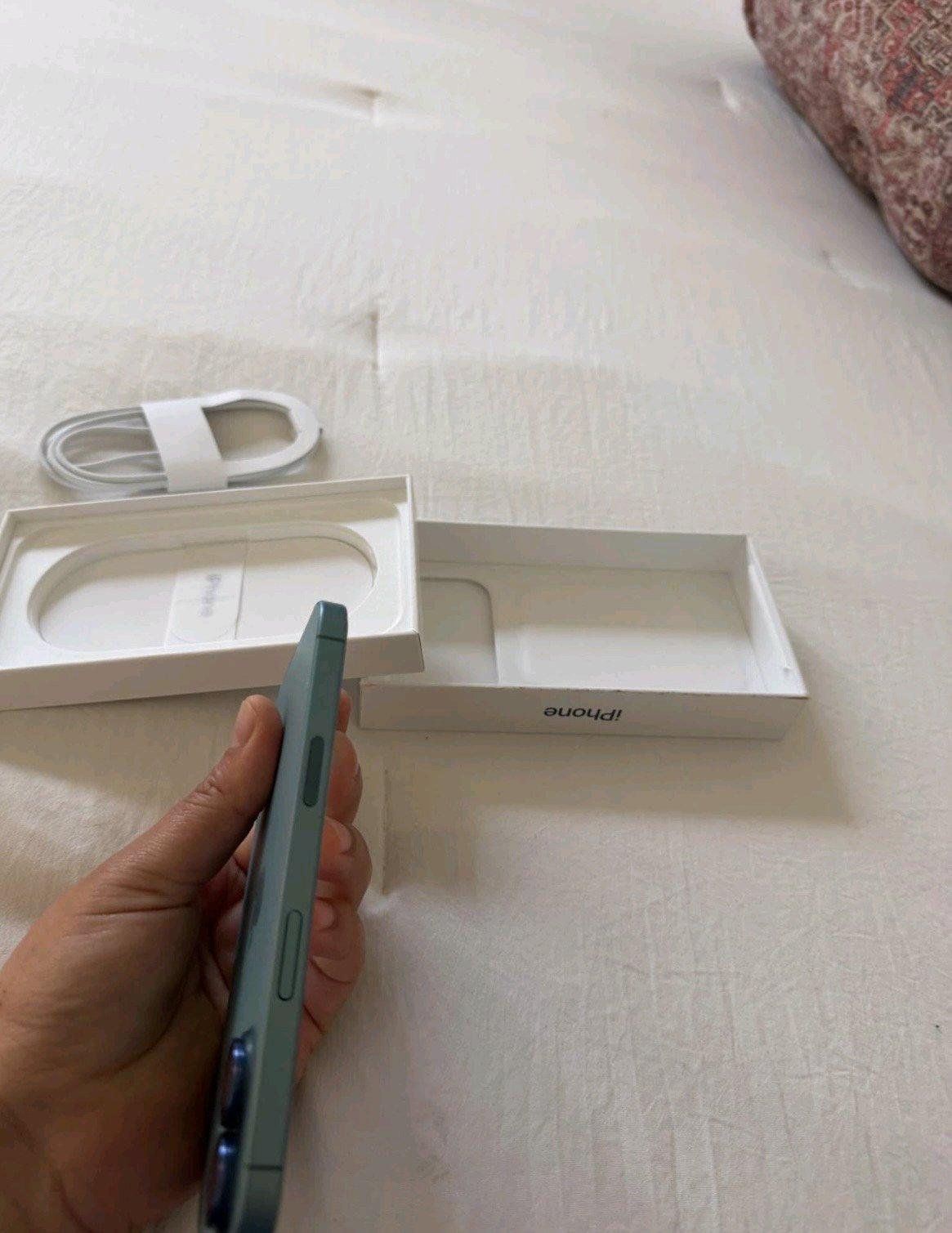 IPhone 16 256gb unlocked - Sacramento, California - FleaMarketBay