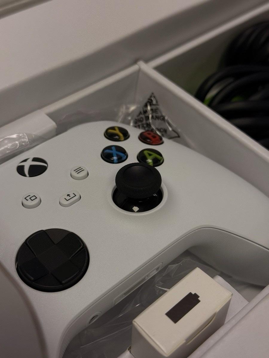 Microsoft Xbox Series X 1TB SSD Home Console 2 Games 2 Contr - Coupeville, Washington - FleaMarketBay