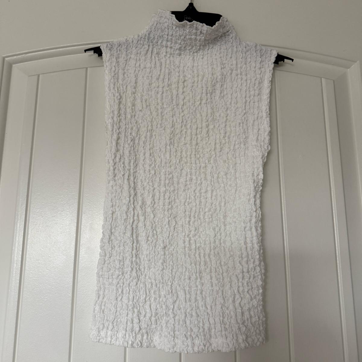 ZARA White Textured Sleeveless Mock Neck Top  Crinkle Stretc - Los Angeles, California - FleaMarketBay
