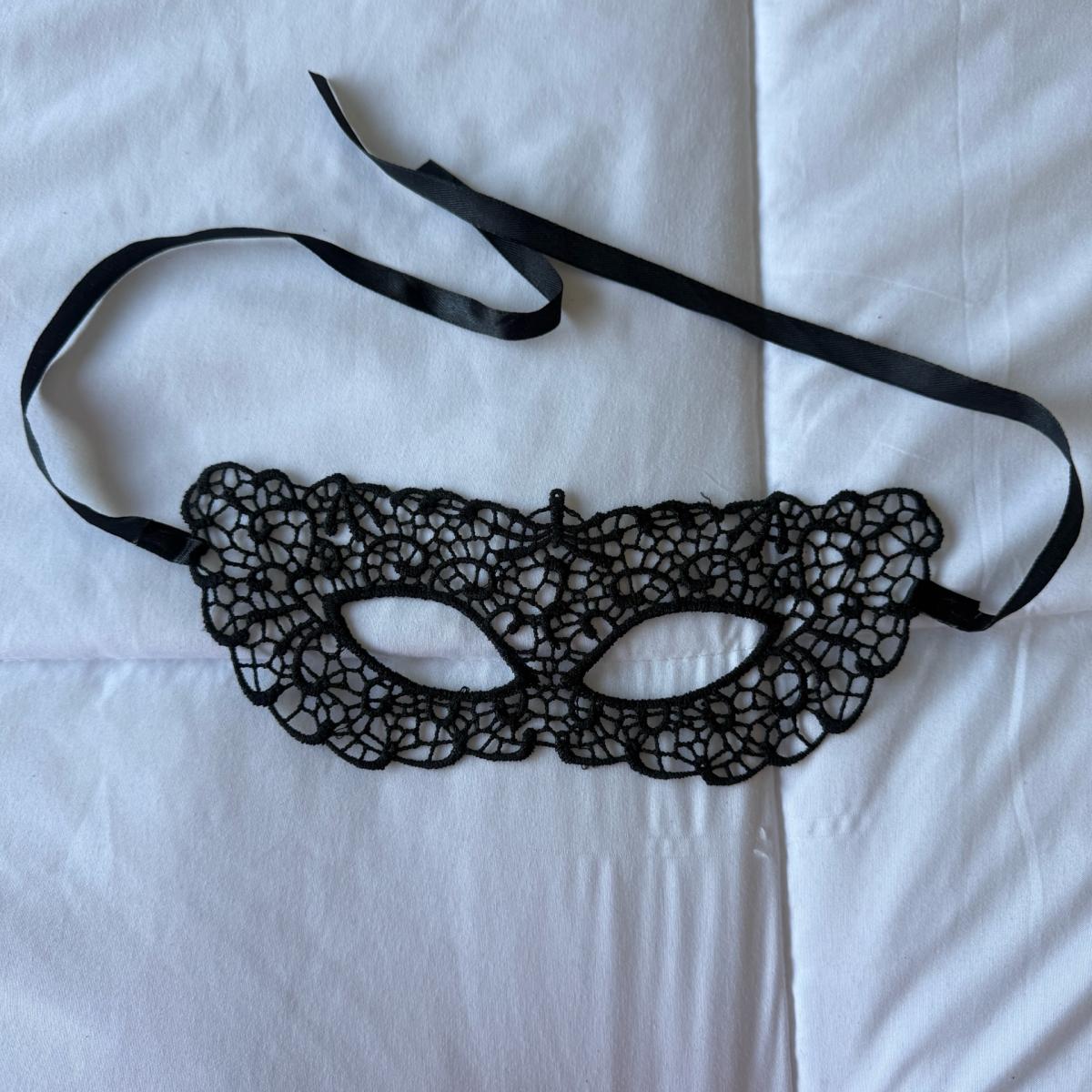 Elegant Black Lace Masquerade Mask  Romantic Venetian Style